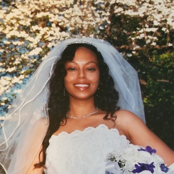 Meet your Posher, Jennifer - Picture 1 of 1